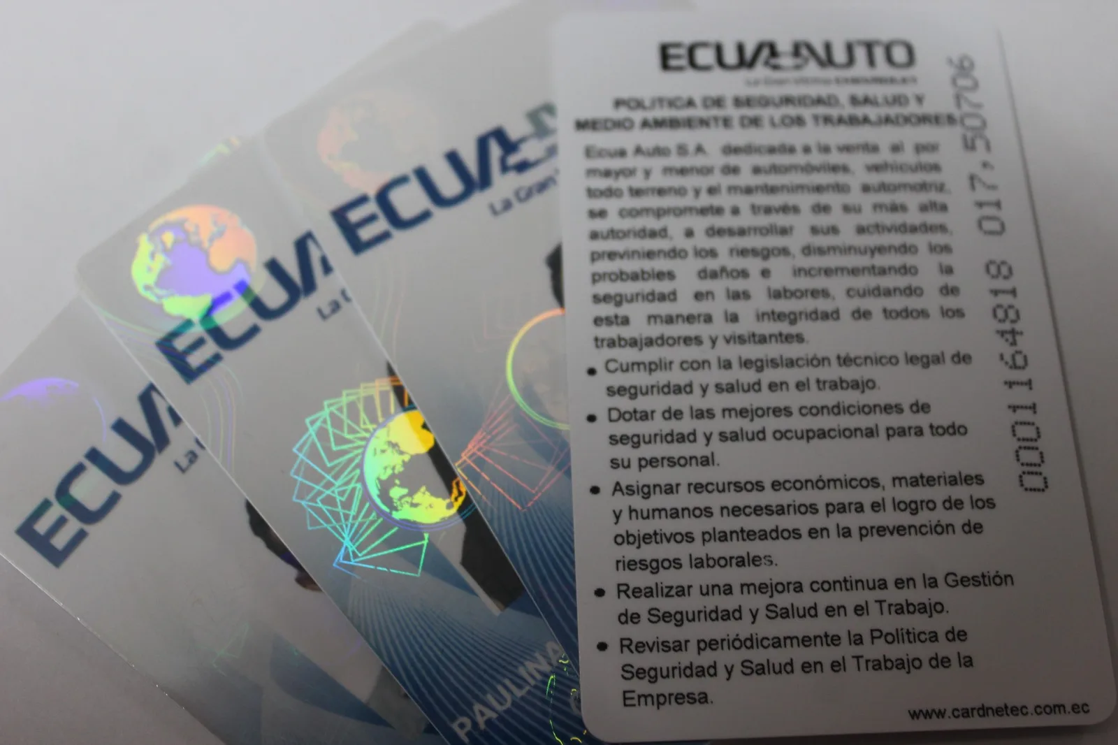 Credemcial con lámina de seguridad holográfica